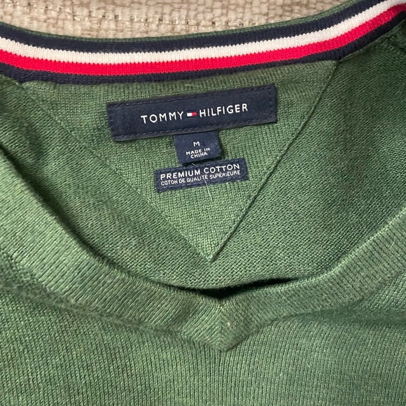 Men’s Tommy Hilfiger Green Vneck Sweater Size M LIKE NEW - Picture 4 of 4